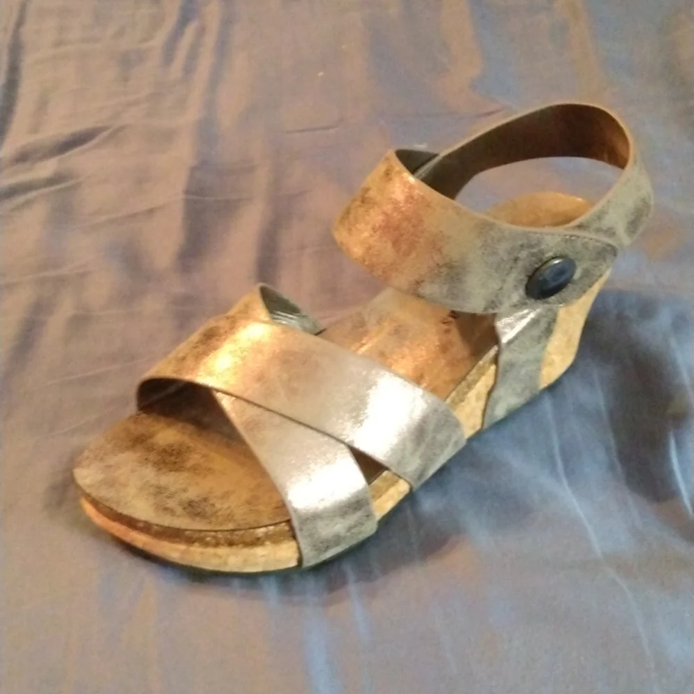 Shoes - Picture 4 of 4